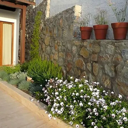 In Sleeps 10 With Pool Air Con And Wifi 빌라