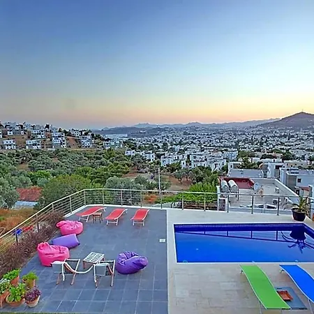 빌라 In Sleeps 10 With Pool Air Con And Wifi Bodrum