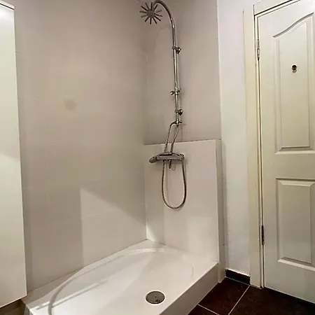 In Sleeps 10 With Pool Air Con And Wifi 빌라