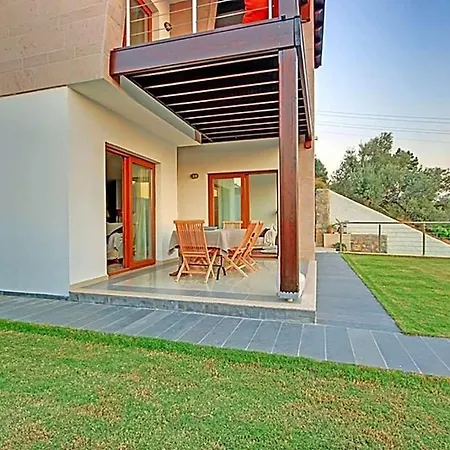 In Sleeps 10 With Pool Air Con And Wifi فيلة *