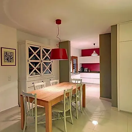 فيلة In Sleeps 10 With Pool Air Con And Wifi *