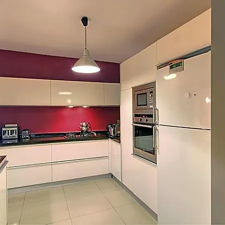 In Sleeps 10 With Pool Air Con And Wifi * بودروم