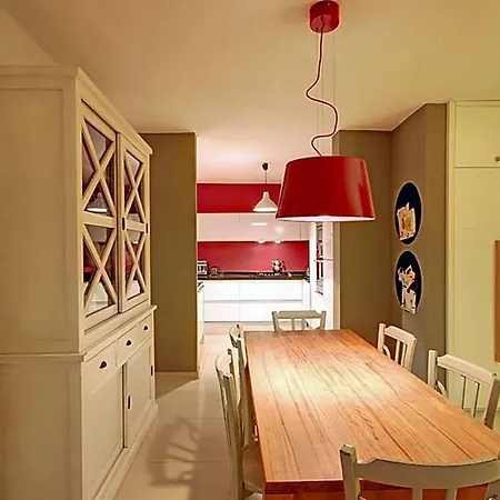 فيلة In Sleeps 10 With Pool Air Con And Wifi