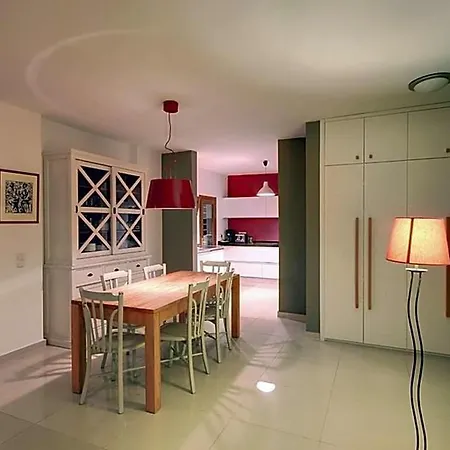 In Sleeps 10 With Pool Air Con And Wifi بودروم