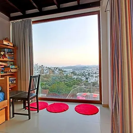 فيلة In Sleeps 10 With Pool Air Con And Wifi بودروم