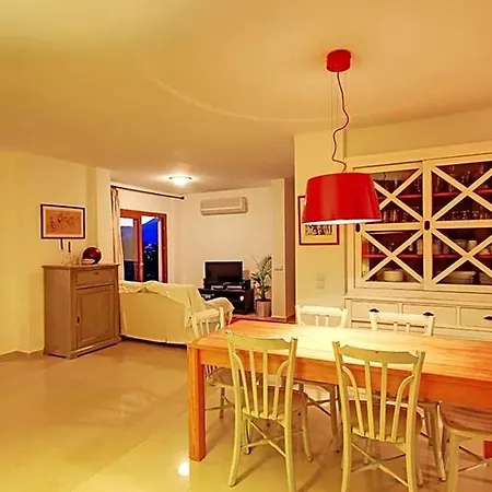 فيلة In Sleeps 10 With Pool Air Con And Wifi *