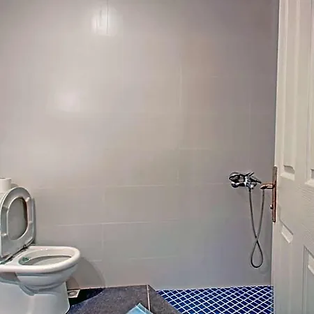 فيلة In Sleeps 10 With Pool Air Con And Wifi بودروم